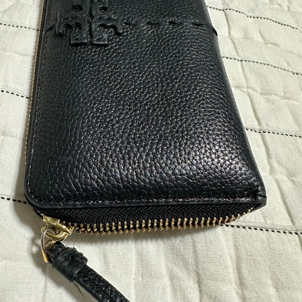 Tory Burch Black Pebbled Leather Zip-Around Wallet - Picture 12 of 13